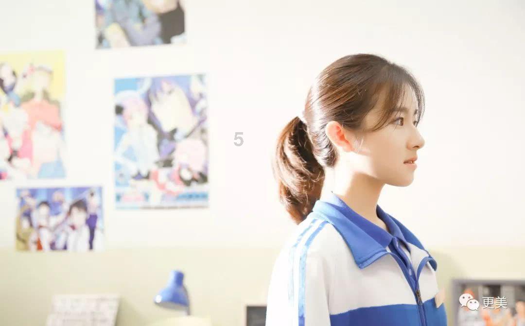 甜美奥莉吃甜点